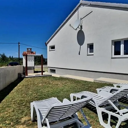 Semesterbostad House 